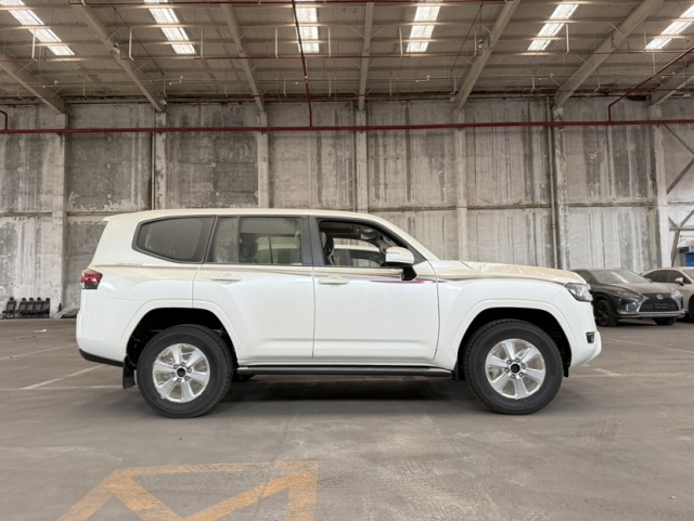 2025款丰田酷路泽3300柴油GXR18轮丝绒落地价详询(图3)